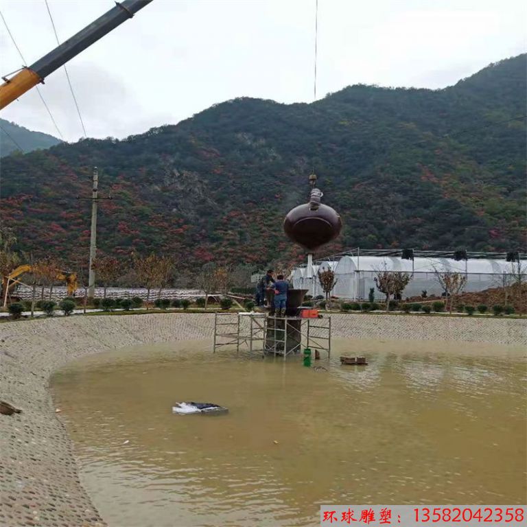 安徽玻璃钢天壶雕塑案例，池塘水景流水壶